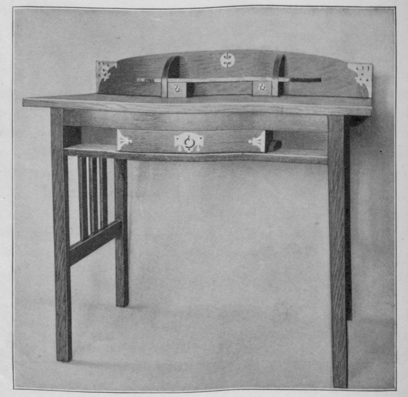 A Graceful Writing Desk